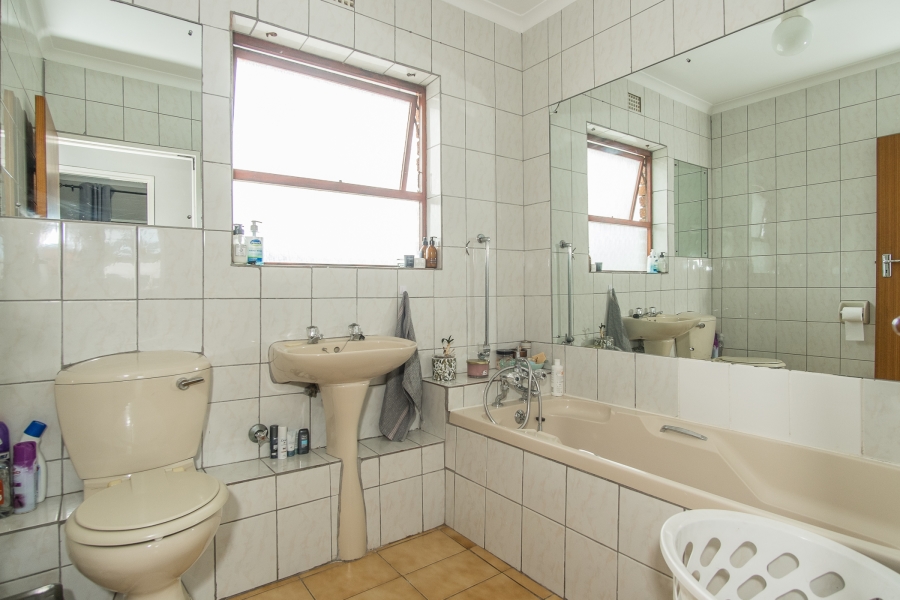 6 Bedroom Property for Sale in Kommetjie Western Cape